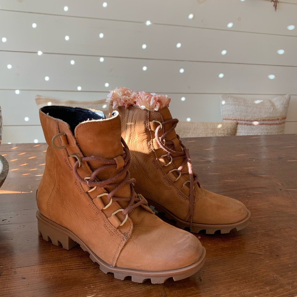 Brown leather sorel boots, practically brand new